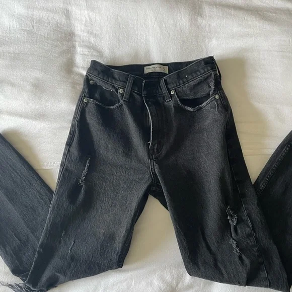 High Waisted Mom jeans - Abercrombie & Fitch - Picture 2 of 4
